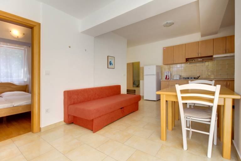 Holiday apartment with barbecue, patio & garden — photo 3