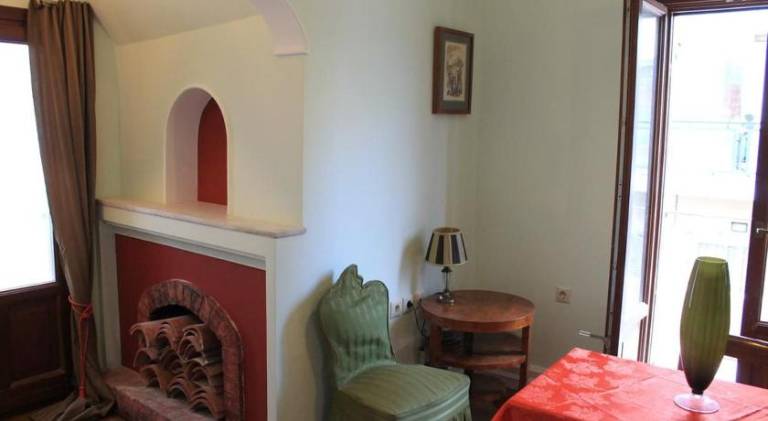Charming rental apartment with patio | Near Acropolis of Athens | Good for workation | Dogs allowed in Athens
