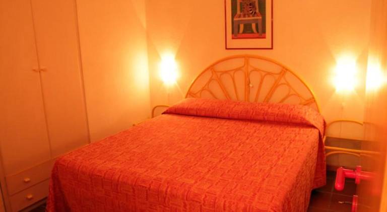 Serviced apartment with yard & patio | Close to the beach | Perfect for remote work | Pet-friendly — photo 2