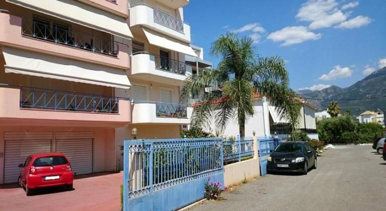Rental apartment with patio in Kalamata