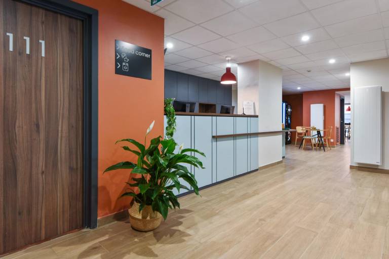 Serviced apartment with terrace | Close to Lille Cathedral | Good for workation — photo 3