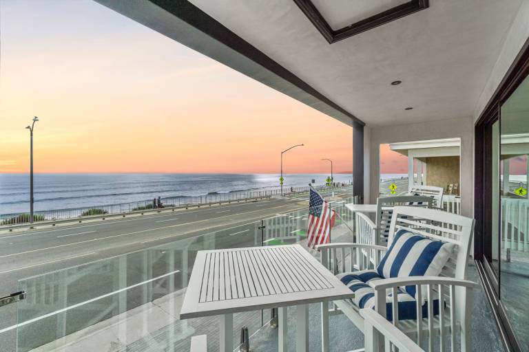 Carlsbad Beachfront Home W Hot tub — photo 3
