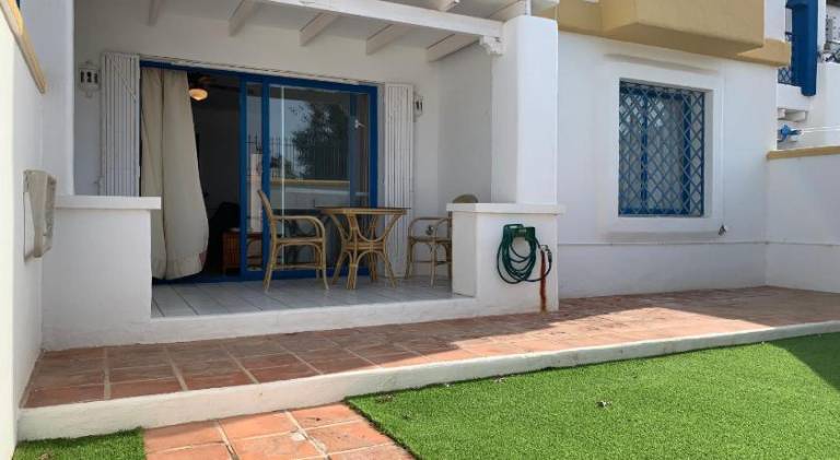Holiday apartment with yard, terrace & pool — photo 4