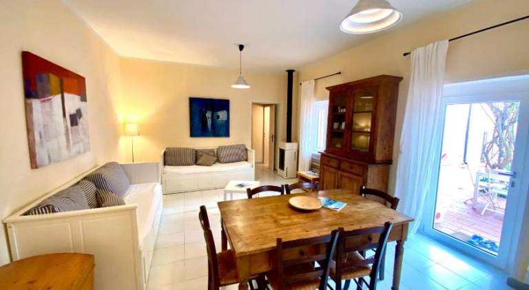 Serviced apartment with patio, pool & garden — photo 3