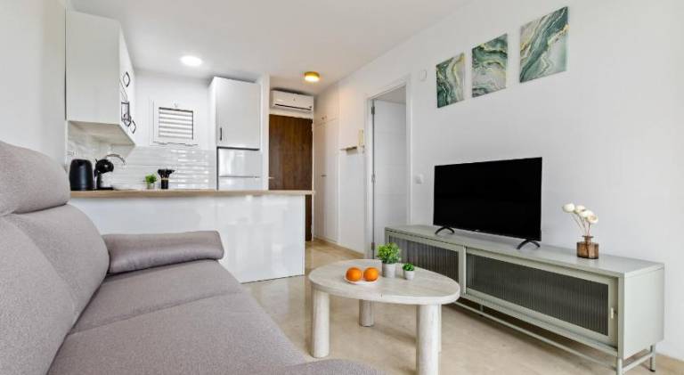 Rental apartment with terrace, pool & garden in Torremolinos