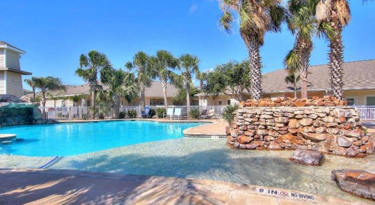 House with pool | Pets allowed — photo 3