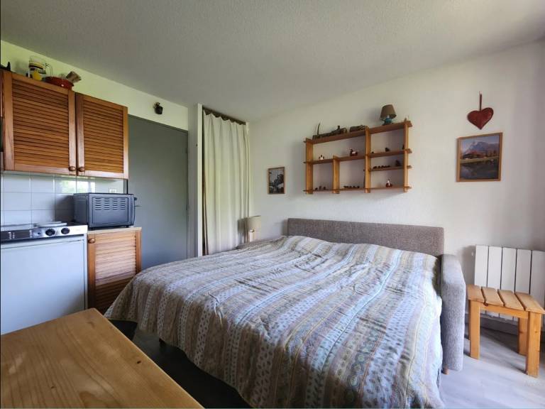 Cozy studio in village center, pets allowed, private parking — photo 2