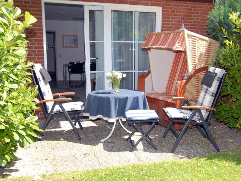 Apartment with patio — photo 3