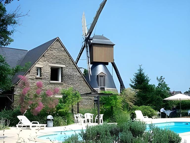 Logis Hotel Domaine du Moulin Cavier - Restaurants & Spa in Beaucouze