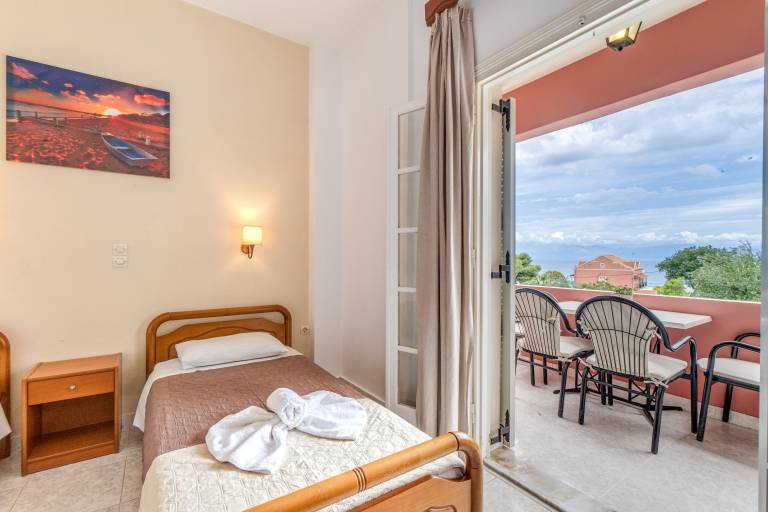 Apartment '3' with Sea View, Wi-Fi and Air Conditioning — photo 3