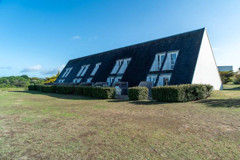 Rental apartment with patio, pool & yard in Pontivy