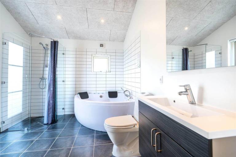 Vacation home with terrace, sauna & jacuzzi — photo 4