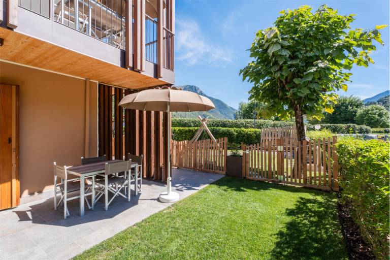 Rental apartment with BBQ & yard | Beach view — photo 4