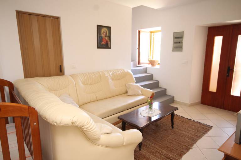 Two bedroom apartment with terrace Ćunski, Lošinj (A-8010-a) — photo 3