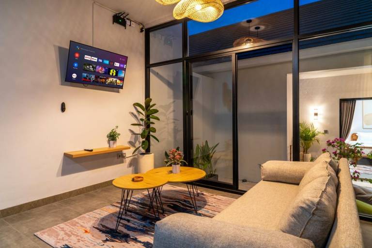 Vacation home with terrace, garden & pool — photo 3