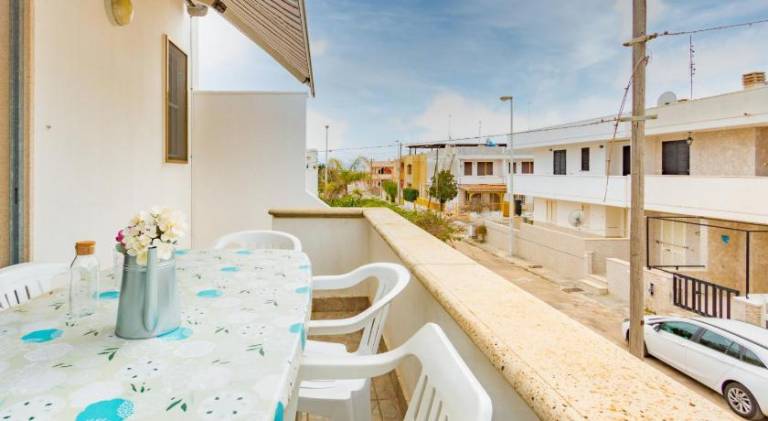 Apartment with terrace — photo 3