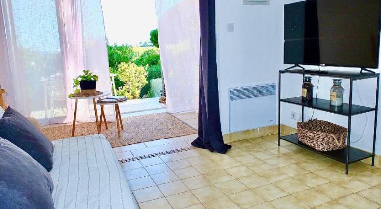 Rental apartment with garden, BBQ & patio — photo 2