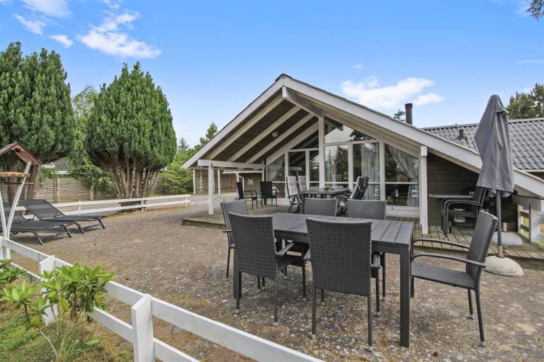 Vacation home with sauna, barbeque & patio — photo 2