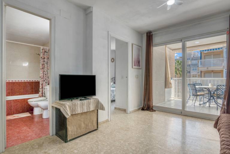 Apartment 'On Daimús Beach' with Shared Pool, Wi-Fi and Air Conditioning — photo 5