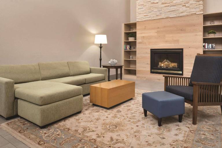 Country Inn & Suites by Radisson, Waterloo, IA — photo 4