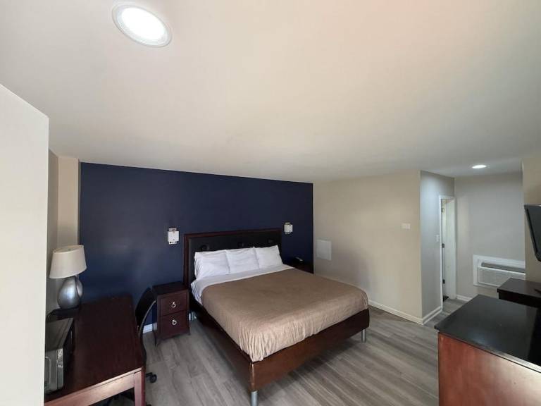 Economy 7 Inn Hampton — photo 4