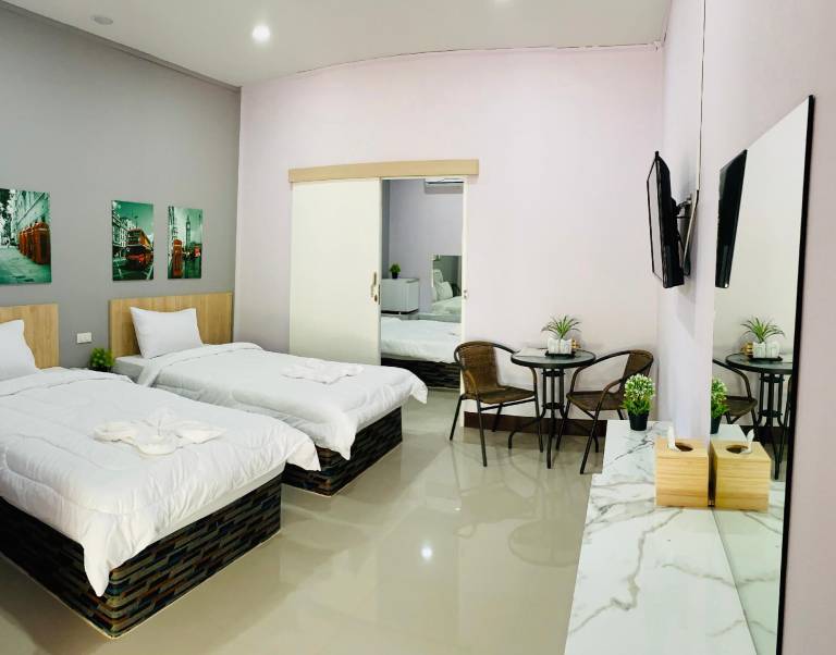 Sweet Hug Hotel in Suphan Buri
