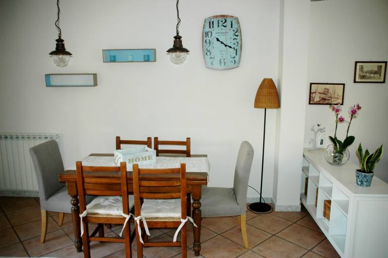 Vacation home with BBQ & patio | Suitable for remote work — photo 3