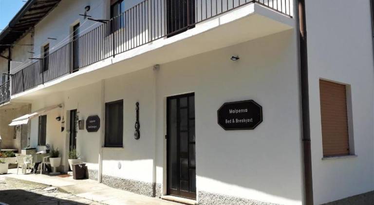 Malpensa Bed & Breakfast-No Breakfast in Somma Lombardo