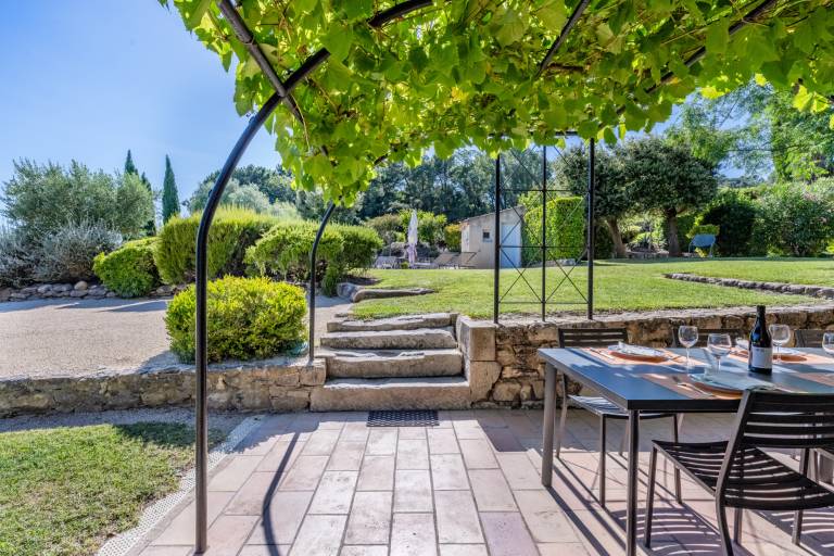 Vacation home with garden, pool & barbecue — photo 3