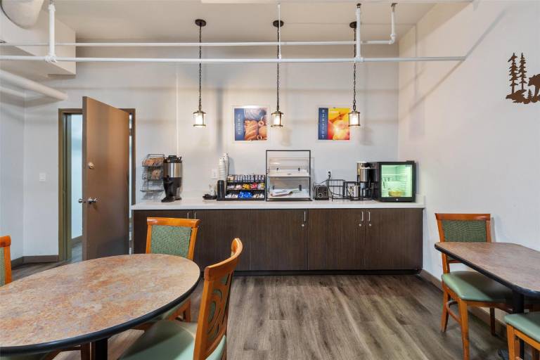 SureStay Plus by Best Western Mammoth Lakes — photo 4
