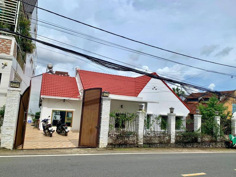 Pleasant vacation home with barbeque & yard | Suitable for remote work | Pet-friendly in Da Lat