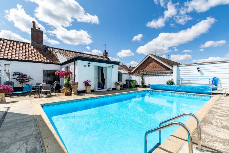 2 Bed in Cawston oc 880