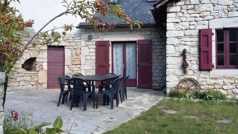 Fully equipped vacation home with BBQ, terrace & yard | Mountain view | Pet-friendly in Gorges du Tarn Causses