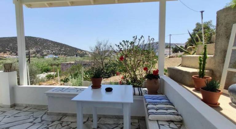 Vacation home with terrace & garden in Syros