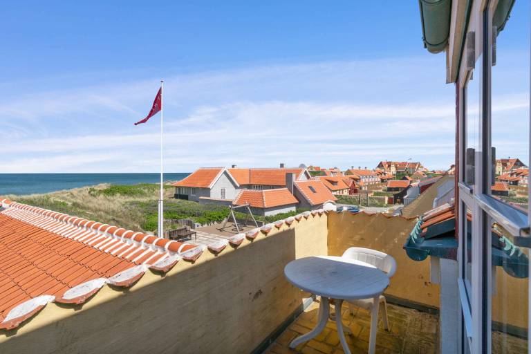 Rental apartment with heated pool & sauna | Water view — photo 3