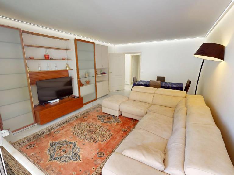 Spacious 3BR Center Menton with Terrace, Parking, Pool — photo 3