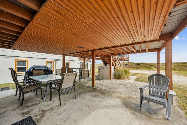 Spacious Beachfront Duplex - Dog Friendly - Downstairs 124 S — photo 3