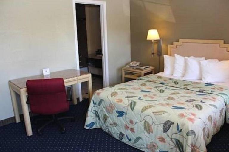 Western Village Inn-NEWLY RENOVATED — photo 4