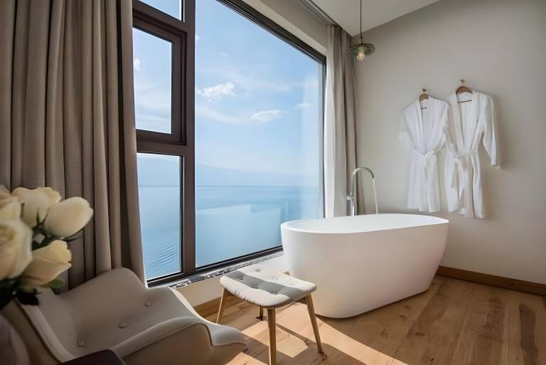 Fully equipped villa with pool, sauna & hot tub | Water view | Perfect for remote work | Pets are welcome — photo 3