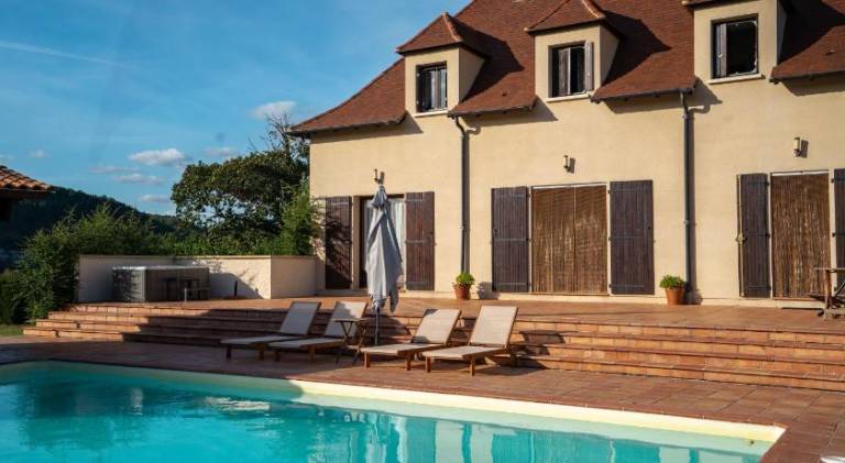 Villa with pool & jacuzzi in Bergerac