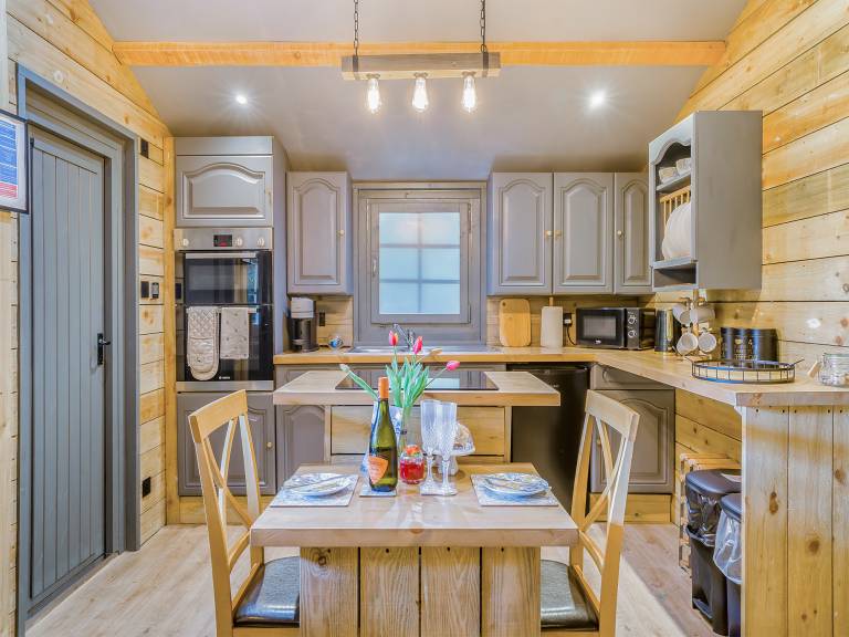 Family-oriented lovely cottage with yard, barbeque & terrace | River view | Dogs allowed — photo 4