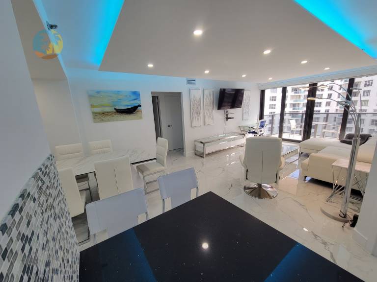Brand New 2023 Modern 3 Bedroom on the Beach 11AE