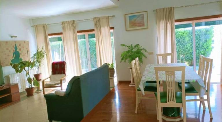Vacation home with patio, BBQ & yard — photo 3