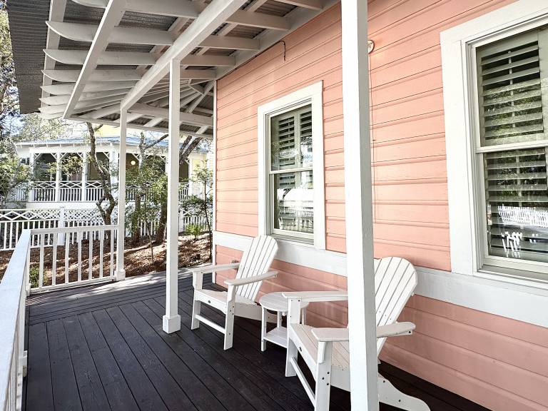Vacation home with barbeque & pool — photo 3