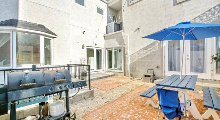 Apartment with jacuzzi — photo 2