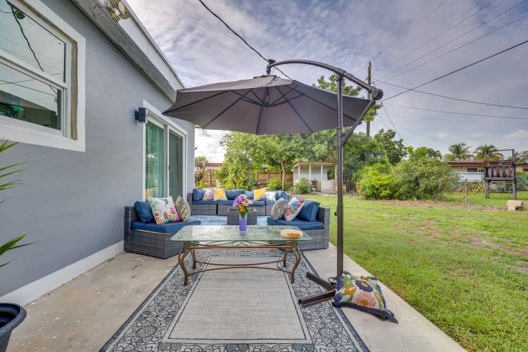 2 Mi to Hard Rock Stadium Home w Spacious Yard