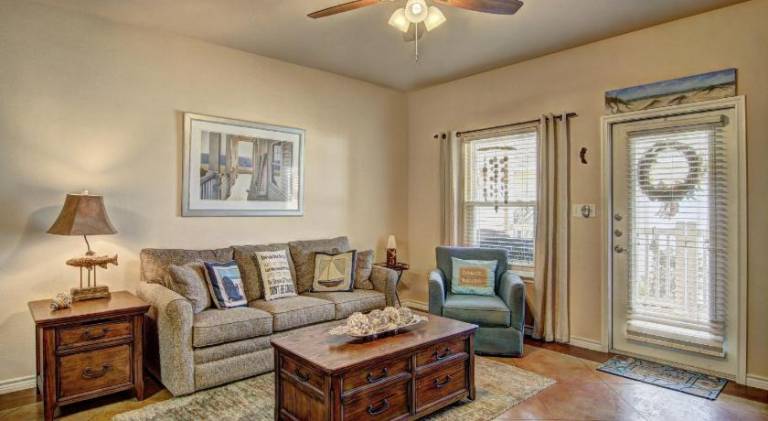 House with pool | Pets allowed in Corpus Christi, TX