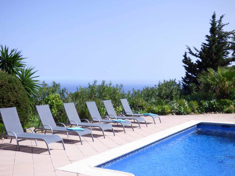 Fully equipped house with yard, private pool & terrace | Beach view | Pets are welcome — photo 4