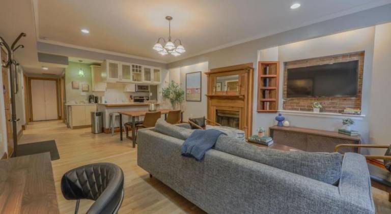Classic 2Bed 2Bath Apartment w patio in Back Bay in Cambridge, ON