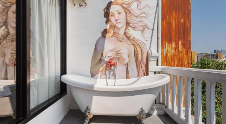 Apartment with patio | Close to Chinatown — photo 4